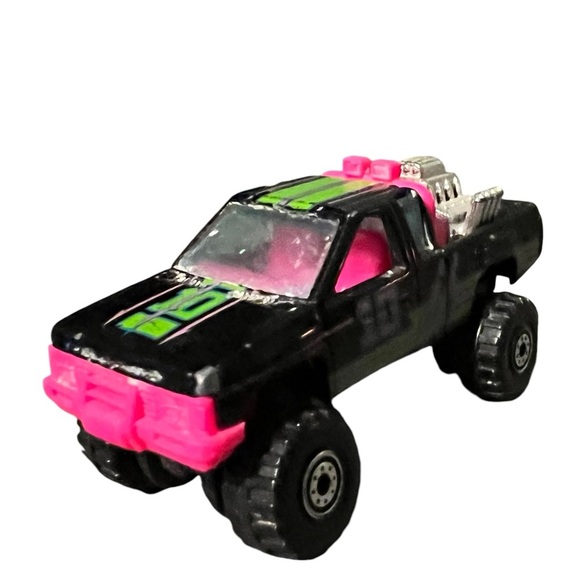 BLACK NISSAN HARDBODY PINK AND GREEN - Picture 3 of 4